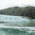 正在漸融之 Alaska Glacier (冰河)
