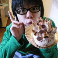 2008/2/22 在里昂的安安滿20歲囉~
(姊姊送給她的刺蝟小蛋糕)