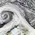 兩大氣旋于2006年11月相繼形成于冰島以南