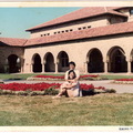 管媽與許陽明在美國史丹福大學校園內合影