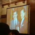 馬英九總統 與 國際扶輪 今年的總社 RI社長 D.K. Lee 合影留念! 並代表致贈禮品給 馬總統!