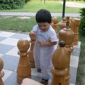 和Janis一般大小的西洋棋