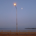 橋上燈與月