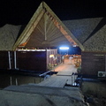 湄公河畔的水上餐廳