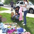 Spring-Yard Sale：大掃除之後出清穿不下的童裝，賺零用錢。