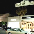 Beverly Hills 即使夜晚 照明度仍強 來自於商家店面