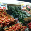 日本東京的超市貨架