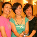 老婆劉秀琴(左)、區適文