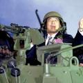 阿扁總統登上“雲豹”裝甲車P2，大聲叫“贊！”