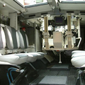 這是“雲豹”裝甲車的載員艙，載員六人面對面而坐，每個人都有獨立的、可調式的座椅。