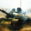 解放軍69式主戰坦克參加戰鬥演習（不確定是69-II或69-III）。