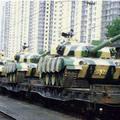 解放軍的ZTZ-96G主戰坦克在鐵路運輸途中