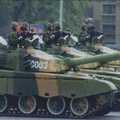 ZTZ-98 主戰坦克準備停當，等待進入1999年10月01日的閱兵分列式。