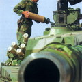 ZTZ-99 的125毫米主炮和尾翼穩定脫殼穿甲彈