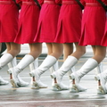 女民兵們行進中的背影。看，漂亮的腿型，完美一致的步伐！