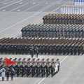 有六個方陣出現在這張照片，只有陸軍學院方陣在踢正步。