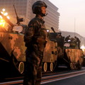 接受檢閱的兩棲突擊車（陸軍）在國慶日當天清晨整齊停放在北京街邊。