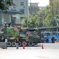 05式155毫米自行榴彈炮停在北京街道等候檢閱