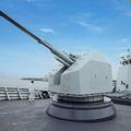 大陸054A型隱形護衛艦上的主炮，炮台由平面多面體構成達到雷達隱形。