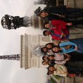 在巴黎鐵塔and凱旋門前的大合照