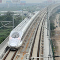 新一代國產動車組-CRH380駛離上海虹橋交通樞紐