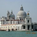威尼斯大運河遊覽-海關站 Dogana di Mare (Salute 站）-背後為安康聖母教堂