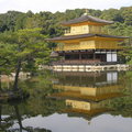 日本京都金閣寺，和尚的一把火，將這裡推上了世界名著。鏡漾的水，迷漾輝煌。