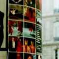 B的相片中也有, 已經有百年歷史, 大的巴黎街道都可見, 用來張貼劇院演出的海報, 包括紅極一時的