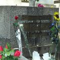 Pierre Lachaise神父墓園最受歡迎的墓之三 Jim Morrison之現貌