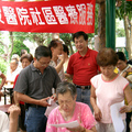 費鴻泰關心民眾的健康問題，特邀臺北醫學附設院專業醫師，深入鄰里，為民服務。