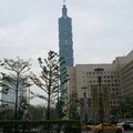 Taipei 101 - 雖然白天空氣中的粉塵相當重, 但以這個角度來看, 還是不錯的
