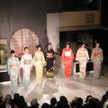 日本京都西陣織會館, 為觀光客所安排的和服美人秀, 每個人都很漂亮呢!