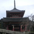 日本京都清水寺, 寺院裡的另一座寺