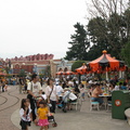 東京迪士尼樂園 - 園內一景, 小孩大人都很多