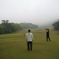 Hole #2, Par 5, 470Y, Hcp 7 
還算友善的五竿洞, 左右兩側OB，夏天側順風。球道很寬, Driver 可以用力摧, 只要小心球道右側三個連續沙坑即可。開球到第三個沙坑附近有機會Two on。果嶺左側沙坑不好搞，超過一個人深，能閃則閃。果嶺右高左低，上果嶺寧短勿長，回推很快，break通常很大，小心三推。轉貼