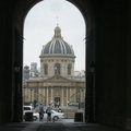 法國 - 從羅浮宮側門走出,想去看看對面這幢建築.