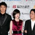 南韓小天王Rain、女星林秀晶與導演朴贊旭二十五日在首爾出席第四十三屆百想藝術大獎頒獎典禮。歐新社九十六年四月二十五日