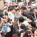 EN01_001 林宥嘉（中）走紅地毯進場時，粉絲夾道歡迎。2007.7.8