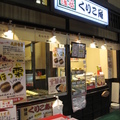 前往淺草寺中，無意經過在網路上看到有人推薦的鯛魚燒店，馬上買來吃。