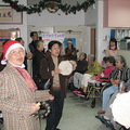 2008.12孫老師手拿鈴鼓(聖誕老婆婆後)到安養院關懷老人