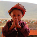 三度進藏供僧，西藏高原景色渾然天成，民風純樸，這塊未受文明污染的山水，不知青藏鐵路通車後，還能保持多久？