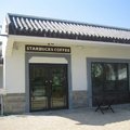 西式咖啡店坐落於中式市集，內裡裝潢又會怎麼樣子呢？