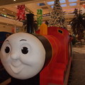 No. 5 紅色小火車 James 拖著聖誕禮物