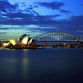 作為2000年奧運會的主辦城市，悉尼市的最重要的特徵可能就是悉尼港--世界上最著名的海港之一了。悉尼港上美麗的悉尼歌劇院和海港大橋更增加了它的知名度。
