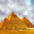 據拜佔庭菲羅所分類的七大奇觀中，只有埃及金字塔巍然獨存，目前埃及有八十多座金字塔，始建於公元前2686年至公元前2181年。重點位於『基沙』『薩卡拉』及『孟斐斯』。它能被列七大奇觀之首，是因為在有先進的科技協助下，單靠一些原始工具及人力.