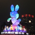 六福兔簇擁著好運兔貝比象徵2011為活力台北帶來愛,快樂,幸福和連連好運