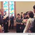 新娘由父親帶進禮堂就位