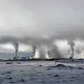  冰島是地球上火山最活躍的國家之一，這與它聽起來頗具寒意的名字正好相反。雖然目前冰島的火山處於平靜狀態，但是過去由於火山噴發造成的災難是讓人們無法忘記的。
