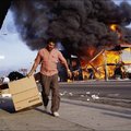 After a jury acquitted police officers accused of beating Rodney King, riots broke out throughout South Central Los Angeles, killing 55 people, injuring another 2,000, and causing more than $1bn in damage. 30 April 1992. © David Butow
 
