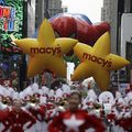 紐約舉行09梅西感恩節大遊行 11月26日，2009梅西（Macy's)感恩節花車與氣球大遊行在紐約曼哈頓舉行。梅西感恩節大遊行始於1924年，是全美最盛大的感恩節慶典，每年都會吸引數百萬人沿途觀看。 
